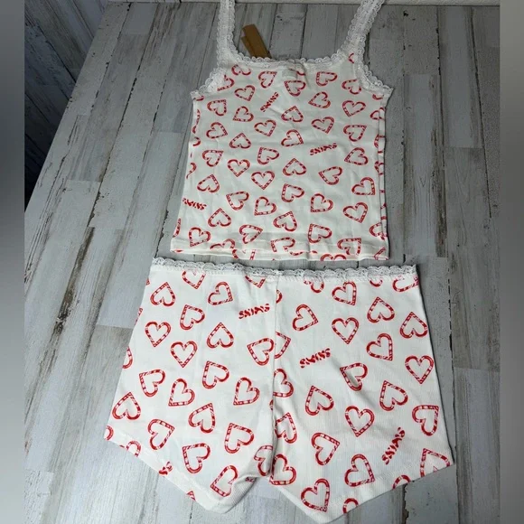 SKIMS Women's Two-Piece Heart Print Pajama Set in White and Red - Picture 2 of 6